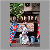 Adsy Bernart Fotograf Reisefotografie Japan Tokio Sumoringer auf dem Weg zur Arbeit