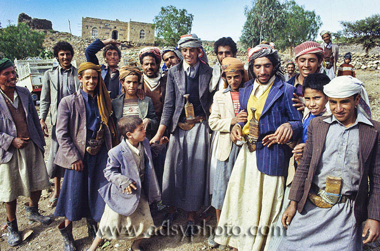 Adsy Bernart photographer travel photography Yemen Sana'a arab people yementis group