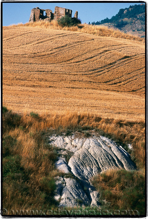 Adsy Bernart photographer travel photography Italy Tuscany Toscana hill