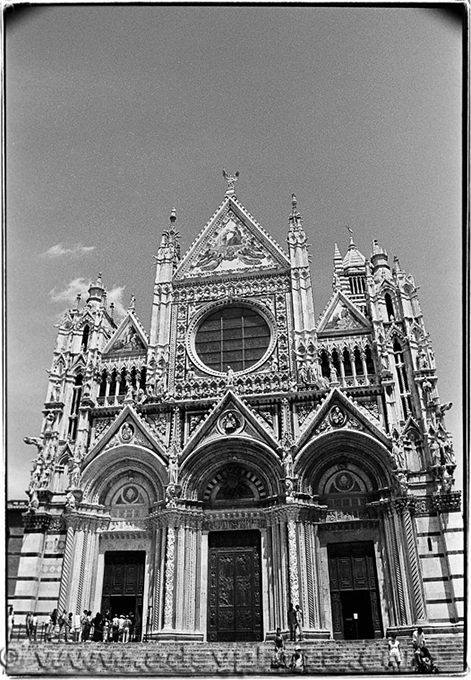 Adsy Bernart photographer travel photography Italy Tuscany Toscana Sienna